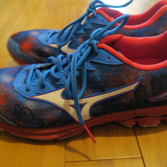 mizuno running shoes peachtree road race